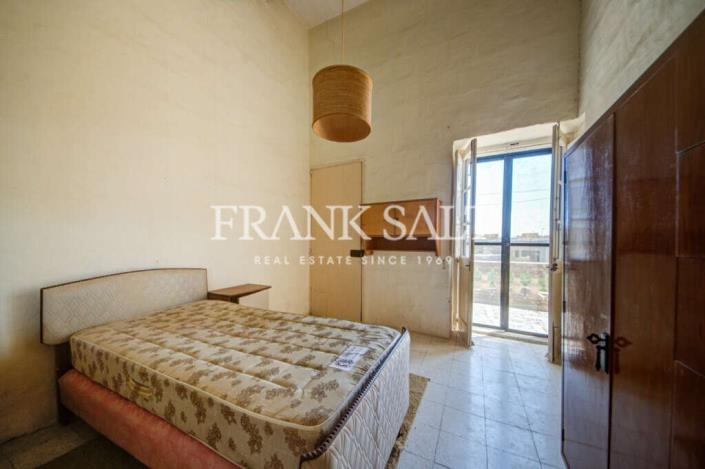 Image No.19-3 Bed Townhouse for sale