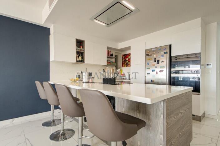 Image No.14-3 Bed Apartment for sale