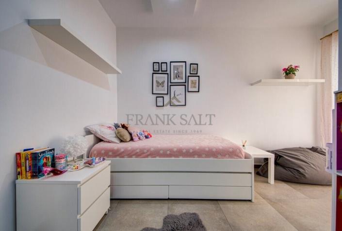 Image No.17-3 Bed Apartment for sale