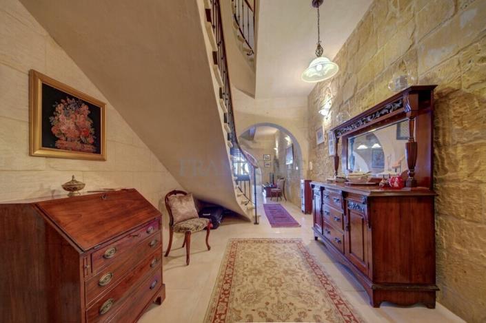 Image No.4-4 Bed Townhouse for sale