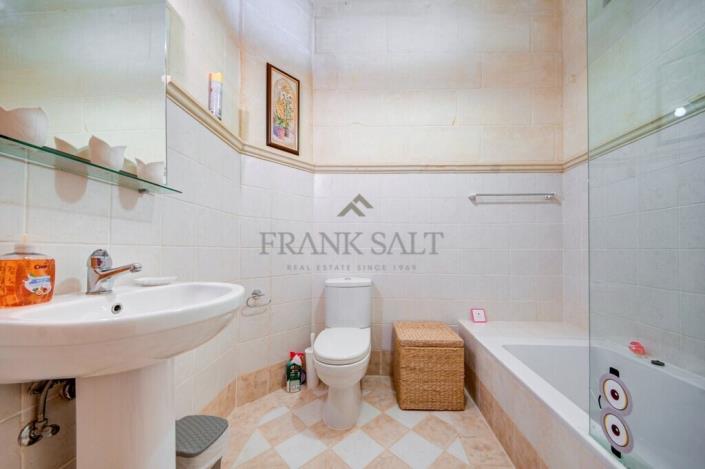 Image No.15-4 Bed Townhouse for sale