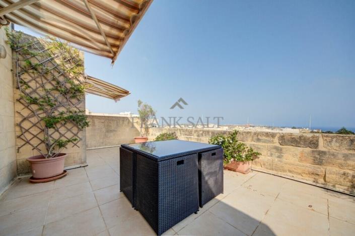 Image No.25-4 Bed Townhouse for sale