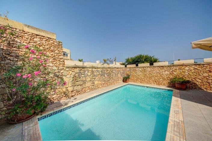 Image No.30-4 Bed Townhouse for sale