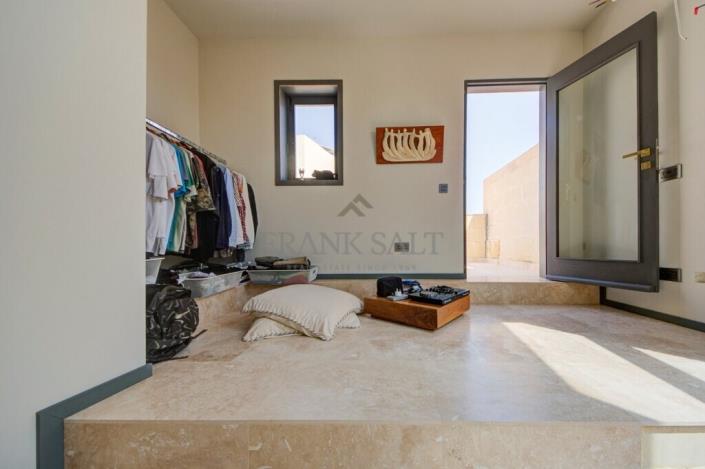 Image No.5-2 Bed Townhouse for sale