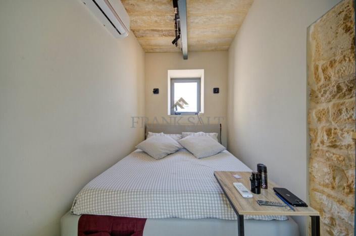 Image No.6-2 Bed Townhouse for sale