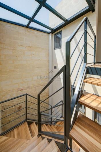 Image No.7-2 Bed Townhouse for sale