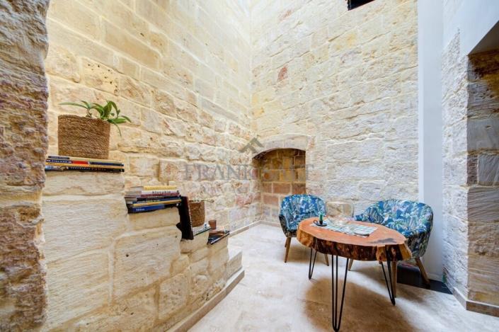 Image No.10-2 Bed Townhouse for sale