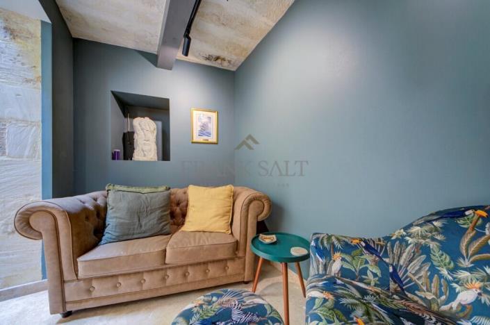 Image No.12-2 Bed Townhouse for sale