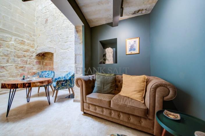 Image No.13-2 Bed Townhouse for sale