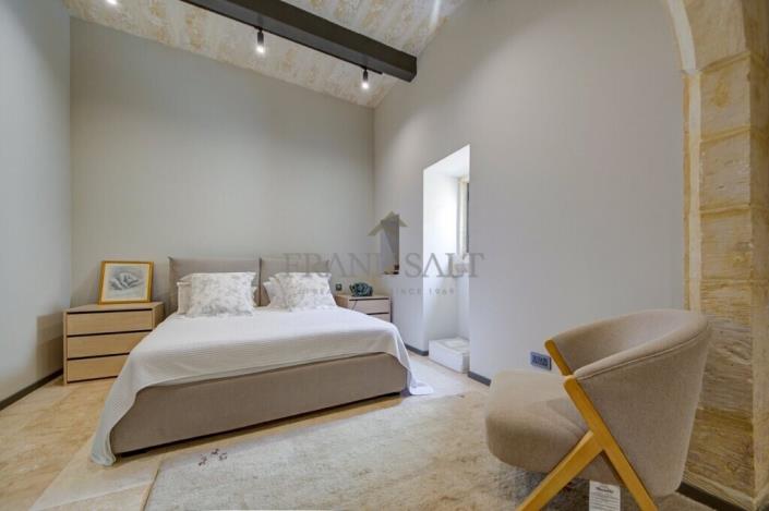 Image No.16-2 Bed Townhouse for sale