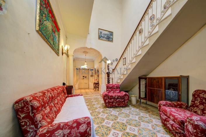 Image No.11-2 Bed Townhouse for sale