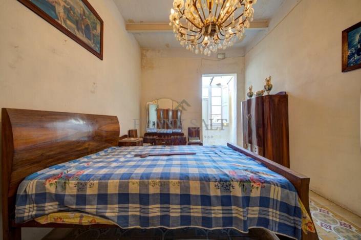 Image No.16-2 Bed Townhouse for sale