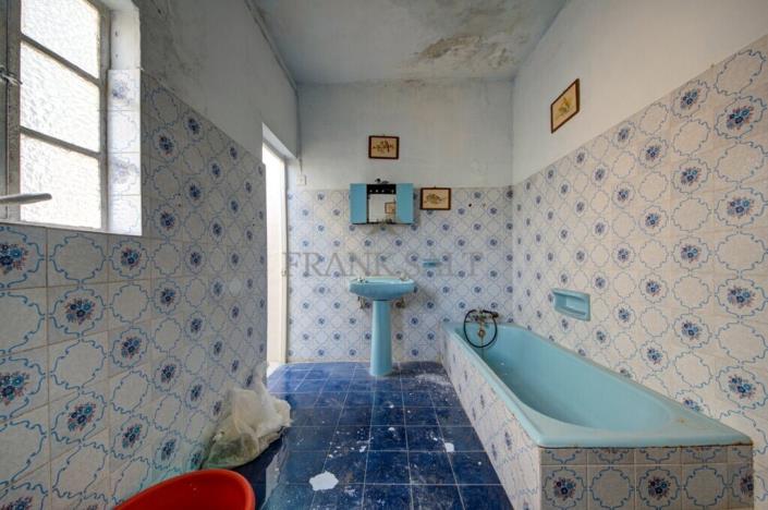 Image No.15-2 Bed Townhouse for sale