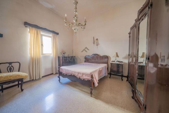 Image No.6-3 Bed Townhouse for sale