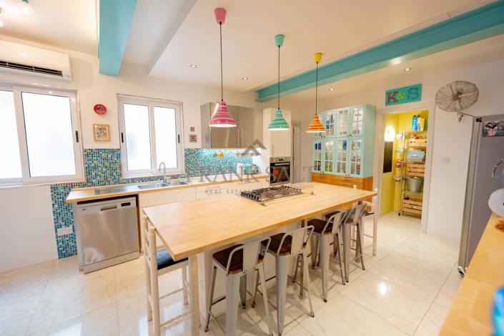 Image No.12-5 Bed Apartment for sale