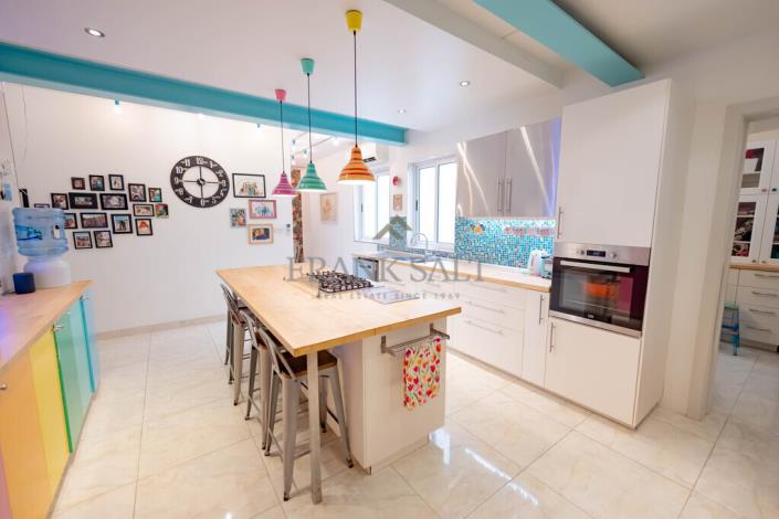 Image No.13-5 Bed Apartment for sale