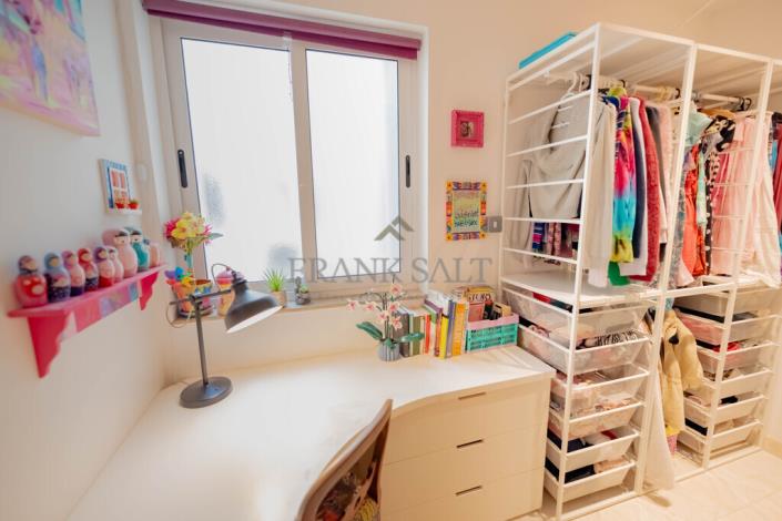 Image No.20-5 Bed Apartment for sale