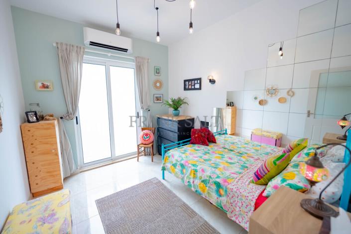 Image No.21-5 Bed Apartment for sale