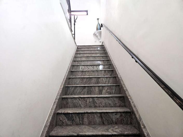 Image No.8-3 Bed Maisonette for sale