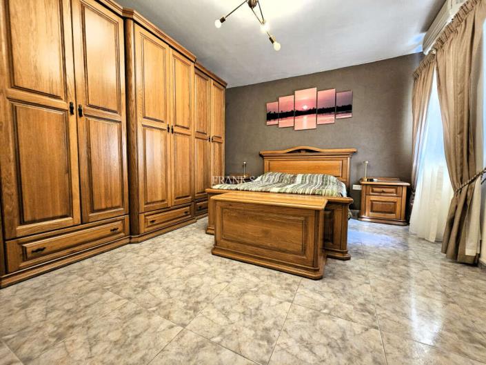 Image No.14-3 Bed Maisonette for sale