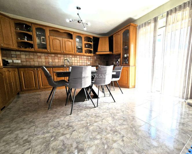 Image No.17-3 Bed Maisonette for sale