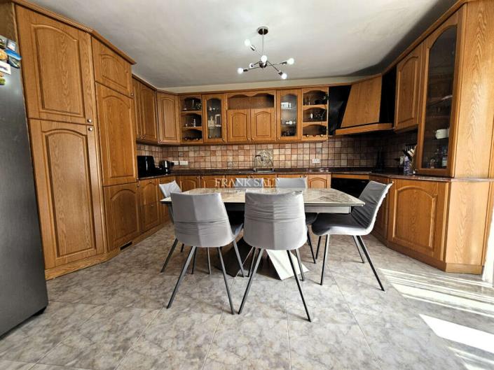 Image No.3-3 Bed Maisonette for sale