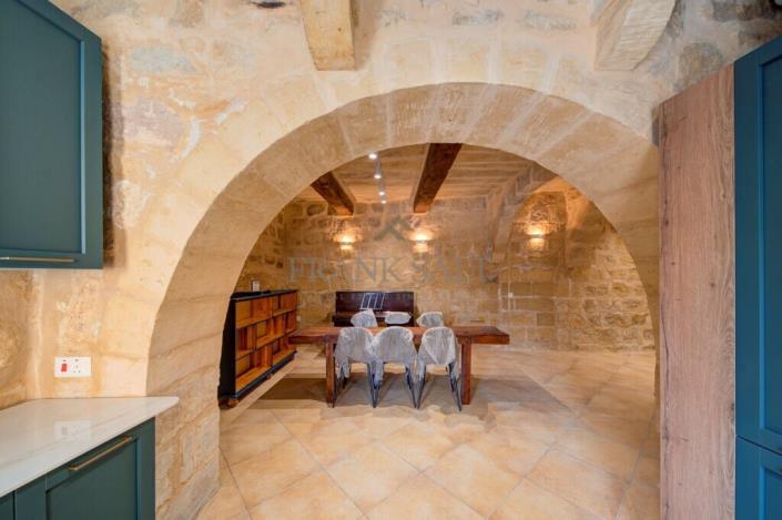 Image No.16-3 Bed Townhouse for sale