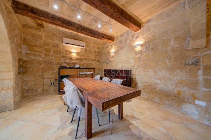 Image No.17-3 Bed Townhouse for sale