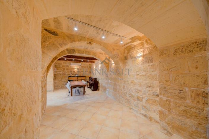 Image No.22-3 Bed Townhouse for sale