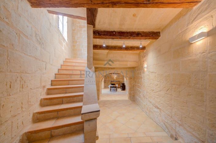 Image No.24-3 Bed Townhouse for sale