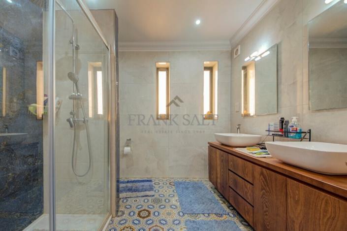 Image No.17-2 Bed Maisonette for sale