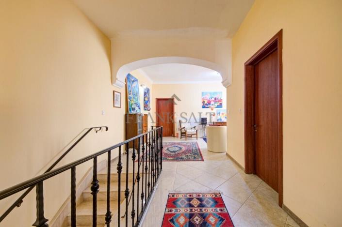 Image No.19-2 Bed Maisonette for sale