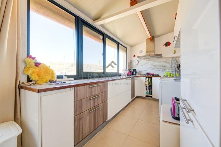 Image No.20-2 Bed Maisonette for sale