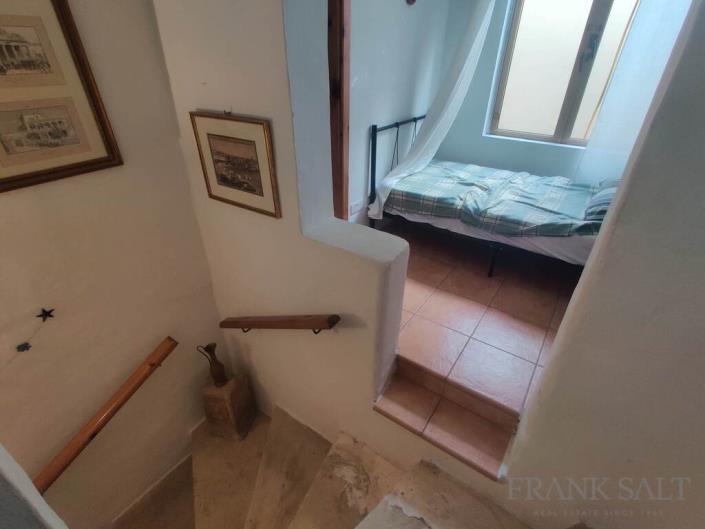 Image No.11-2 Bed Townhouse for sale