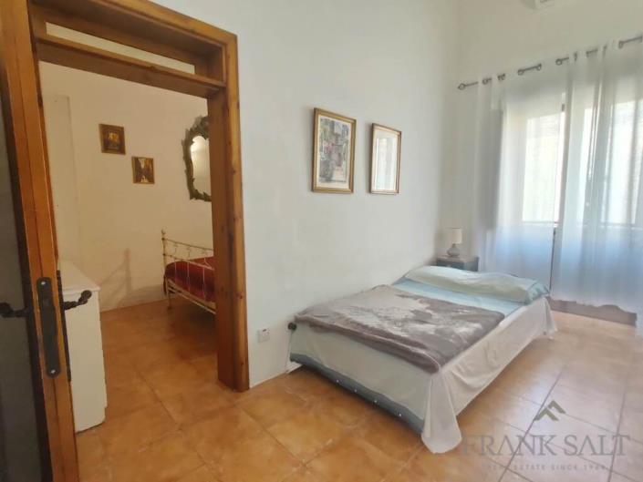 Image No.12-2 Bed Townhouse for sale