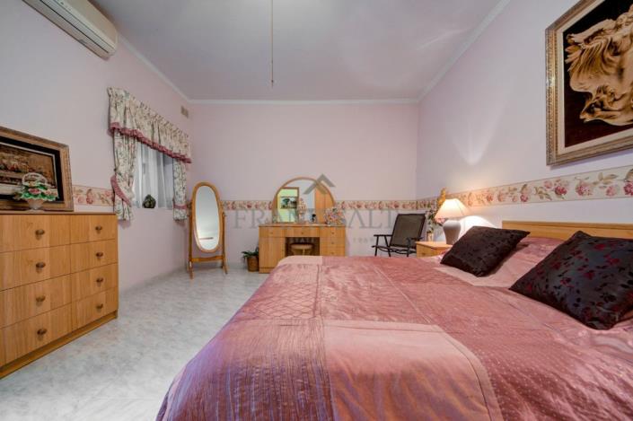 Image No.20-3 Bed Apartment for sale