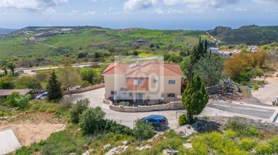 Detached Villa For Sale  in  Ineia