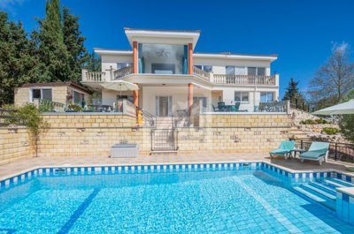 Detached Villa For Sale  in  Ineia