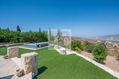 Bungalow For Sale  in  Lasa