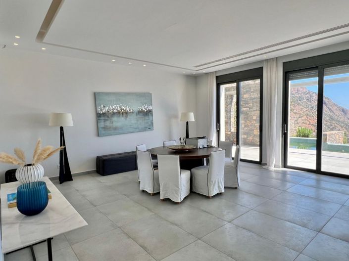 Image No.9-6 Bed Villa for sale