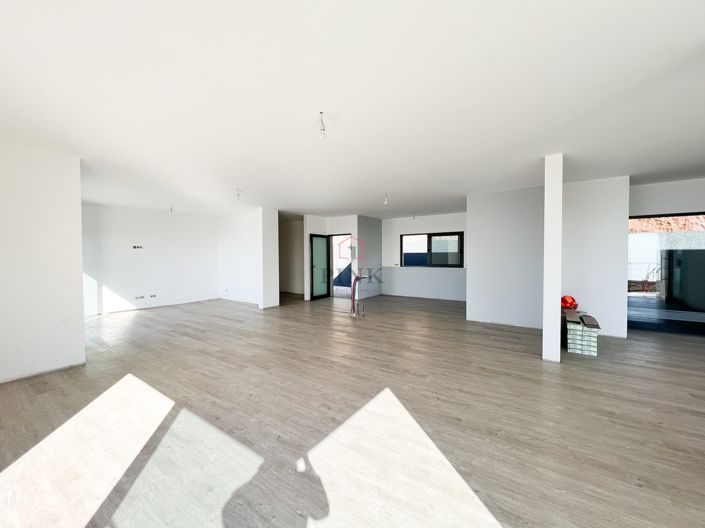 Image No.13-3 Bed Villa for sale