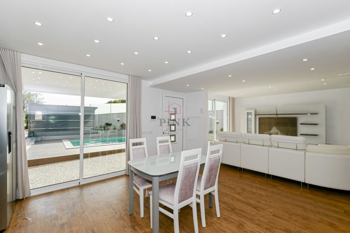 Image No.8-4 Bed Villa for sale