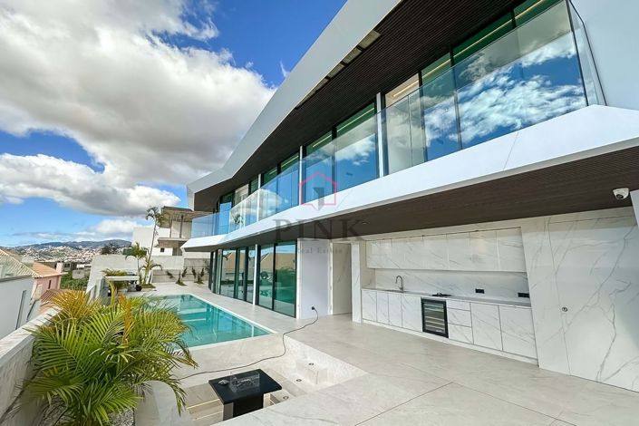 Image No.58-4 Bed Villa for sale