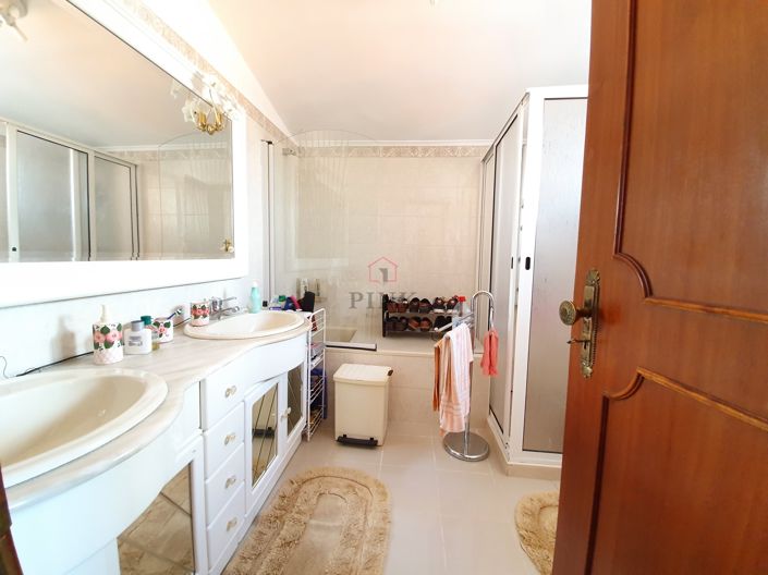 Image No.8-5 Bed Villa for sale