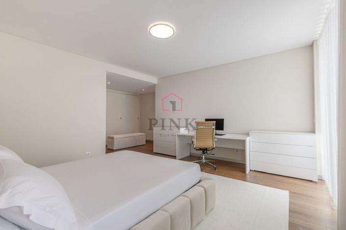 Image No.10-3 Bed Apartment for sale