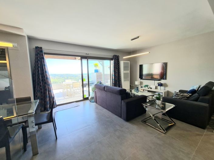 Image No.11-2 Bed Property for sale