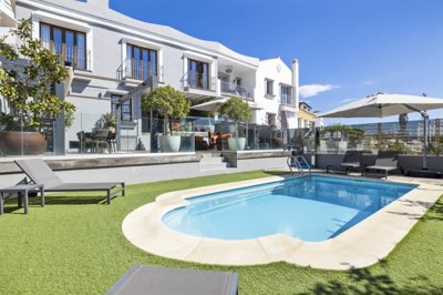 Townhouse with private pool