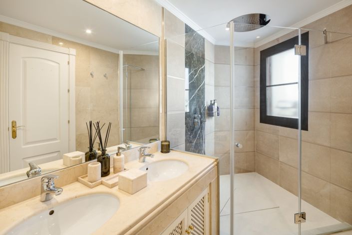 Image No.18-4 Bed Villa for sale