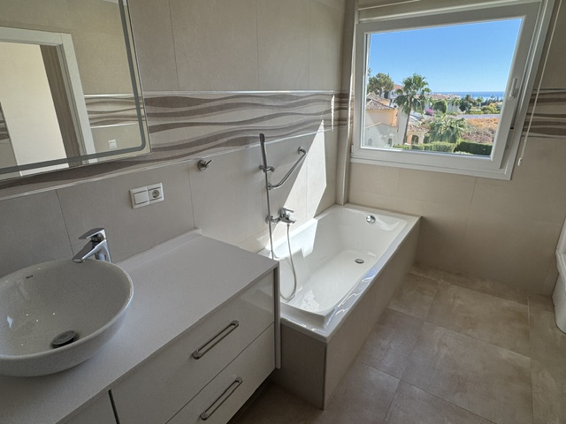 Image No.19-5 Bed Villa for sale