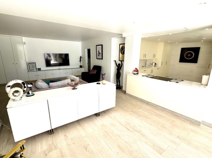 Image No.2-5 Bed Villa for sale